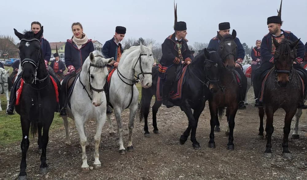 126 konjanika - pokladnih jahača započelo sezonu pokladnih jahanja