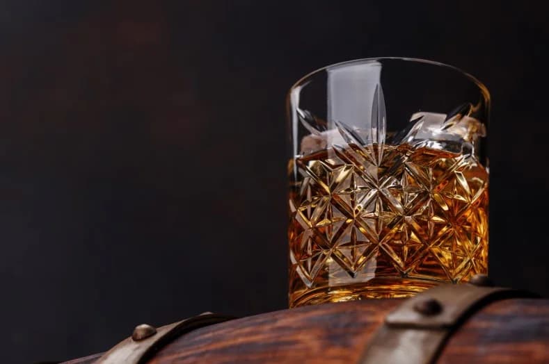 Znate li koja alkoholna pića najviše debljaju? Prvo na listi ima čak 620 kalorija, a na vrhu je i jedna vrsta vina