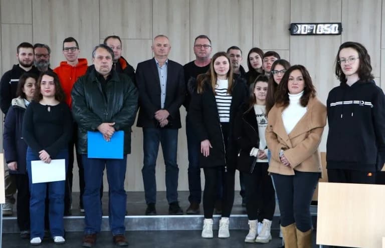 GRAD NOVA GRADIŠKA – potpisani ugovori o stipendiranju učenika i studenata