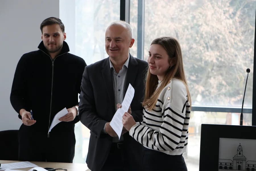 GRAD NOVA GRADIŠKA – potpisani ugovori o stipendiranju učenika i studenata
