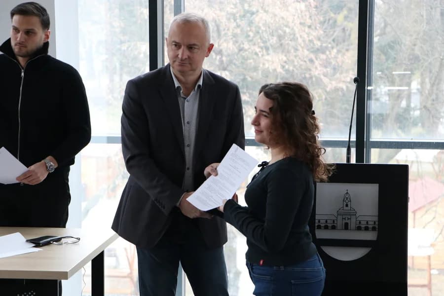 GRAD NOVA GRADIŠKA – potpisani ugovori o stipendiranju učenika i studenata