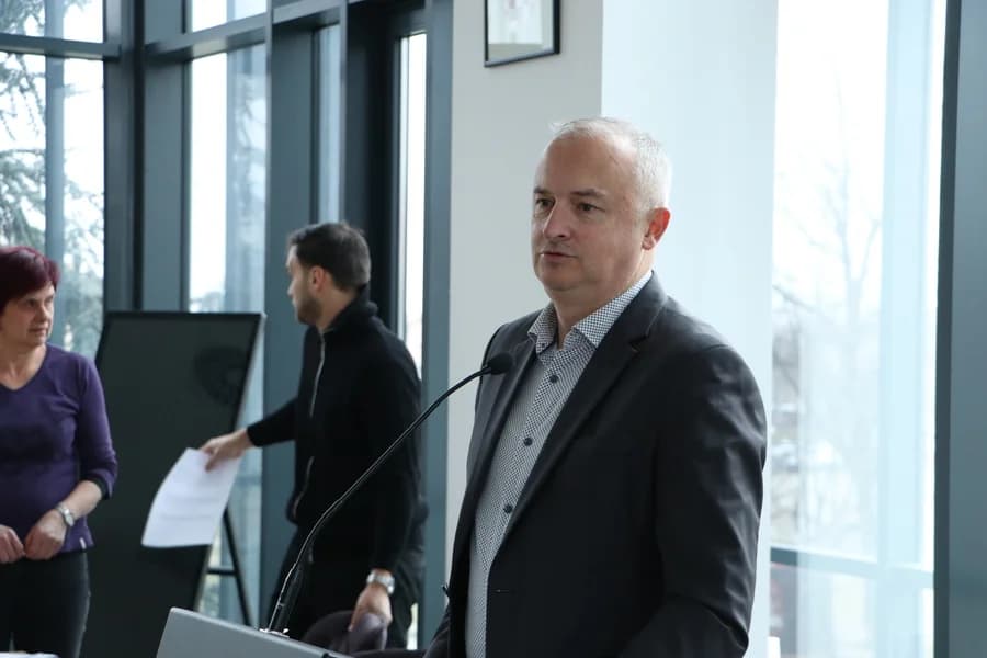 GRAD NOVA GRADIŠKA – potpisani ugovori o stipendiranju učenika i studenata