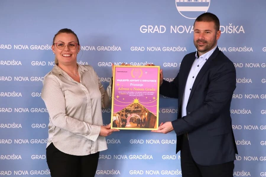 Novogradiškoj Turističkoj zajednici uručena Povelja za osvojeno drugo mjesto u natjecanju za najljepši advent srednjih gradova