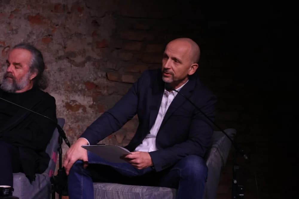 Drago Hedl u Zagrebu predstavio svoju novu knjgu ʼMatijaʼ: U prvim redovima na predstavljanju Vladimir Šeks i brojna druga poznata lica