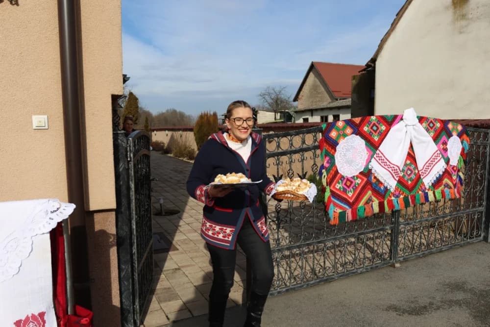 (VELIKA FOTOGALERIJA) Više od 90 jahača na 4. Pokladnom jahanju kroz sela Zbjeg i Šumeće na području općine Bebrina