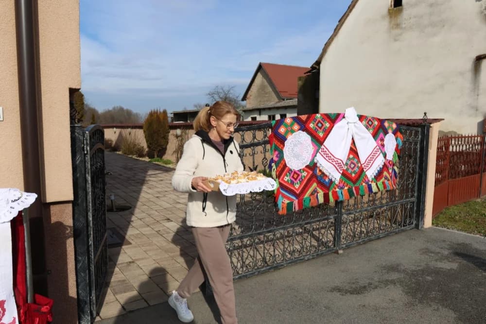 (VELIKA FOTOGALERIJA) Više od 90 jahača na 4. Pokladnom jahanju kroz sela Zbjeg i Šumeće na području općine Bebrina