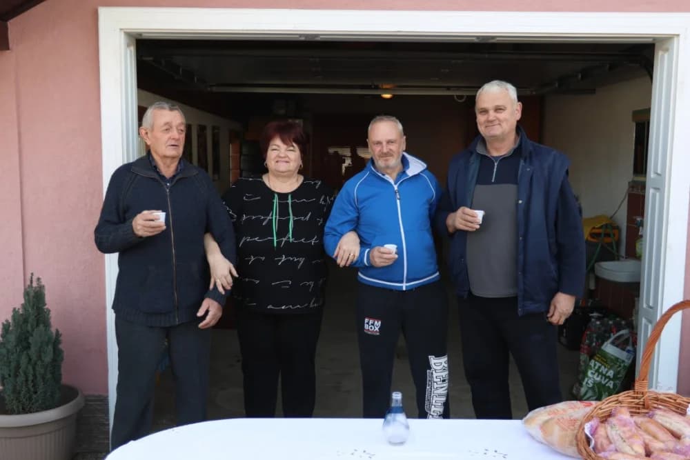 (VELIKA FOTOGALERIJA) Više od 90 jahača na 4. Pokladnom jahanju kroz sela Zbjeg i Šumeće na području općine Bebrina