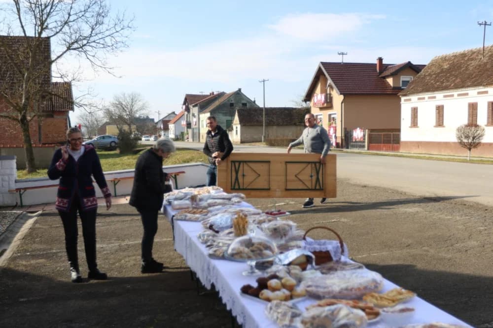 (VELIKA FOTOGALERIJA) Više od 90 jahača na 4. Pokladnom jahanju kroz sela Zbjeg i Šumeće na području općine Bebrina