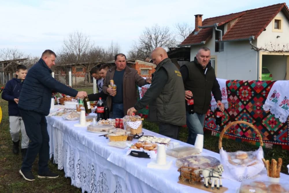 (VELIKA FOTOGALERIJA) Više od 90 jahača na 4. Pokladnom jahanju kroz sela Zbjeg i Šumeće na području općine Bebrina