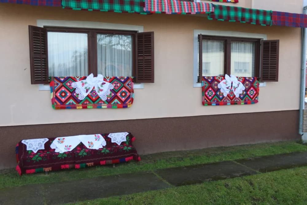 (VELIKA FOTOGALERIJA) Više od 90 jahača na 4. Pokladnom jahanju kroz sela Zbjeg i Šumeće na području općine Bebrina