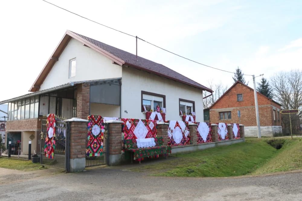 (VELIKA FOTOGALERIJA) Više od 90 jahača na 4. Pokladnom jahanju kroz sela Zbjeg i Šumeće na području općine Bebrina