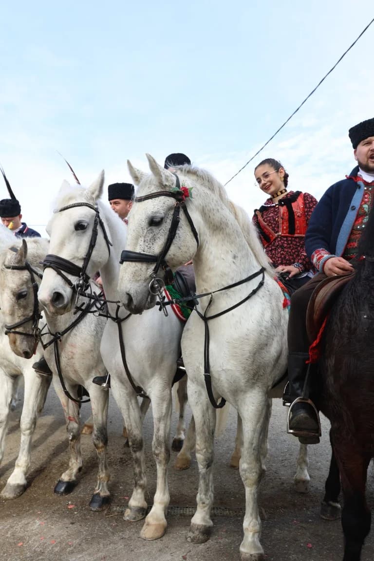 (VELIKA FOTOGALERIJA) Više od 90 jahača na 4. Pokladnom jahanju kroz sela Zbjeg i Šumeće na području općine Bebrina