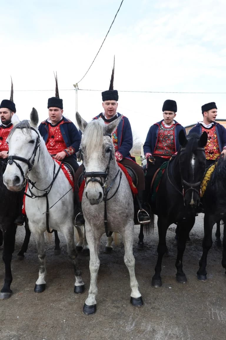 (VELIKA FOTOGALERIJA) Više od 90 jahača na 4. Pokladnom jahanju kroz sela Zbjeg i Šumeće na području općine Bebrina