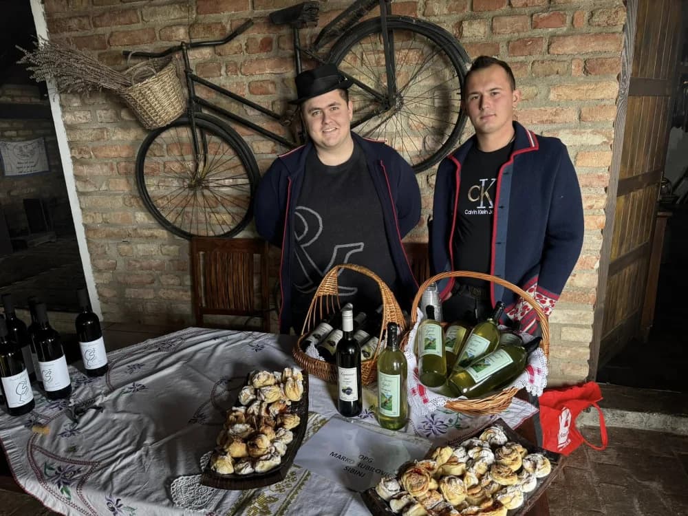Vinobus posjetio općinu Sibinj
