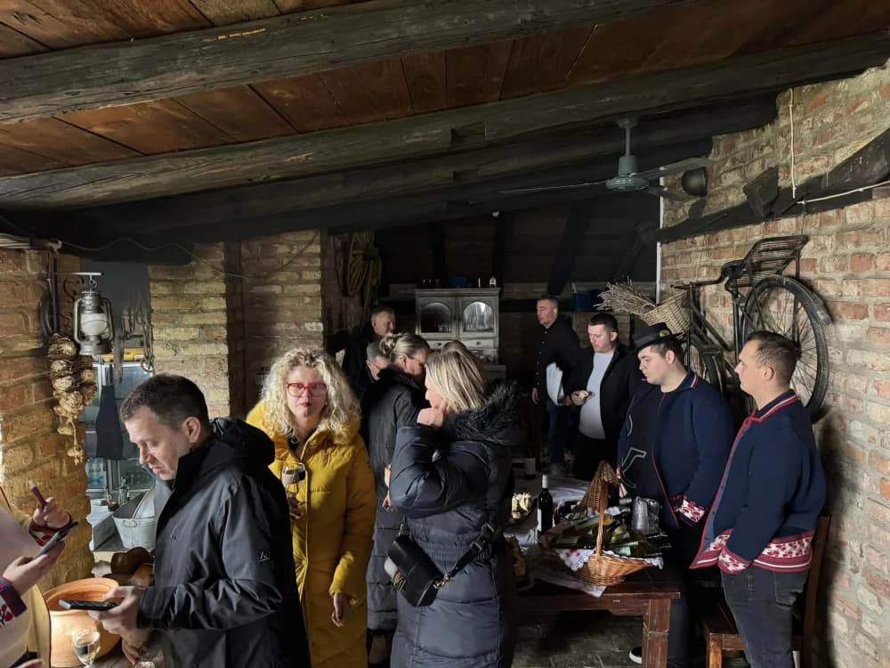 Vinobus posjetio općinu Sibinj