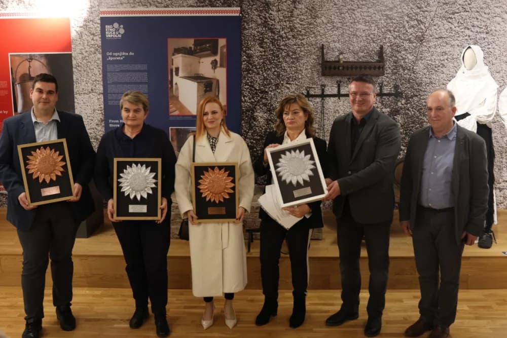 Vrijednim i marljivim čuvarima baštine dodijeljene nagrade „Suncokret ruralnog turizma“ - župan Marušić upriličio za njih prijem