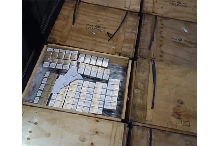 CARINICI OBJAVILI FOTKE: Velika zapljena cigara u Sl. Brodu