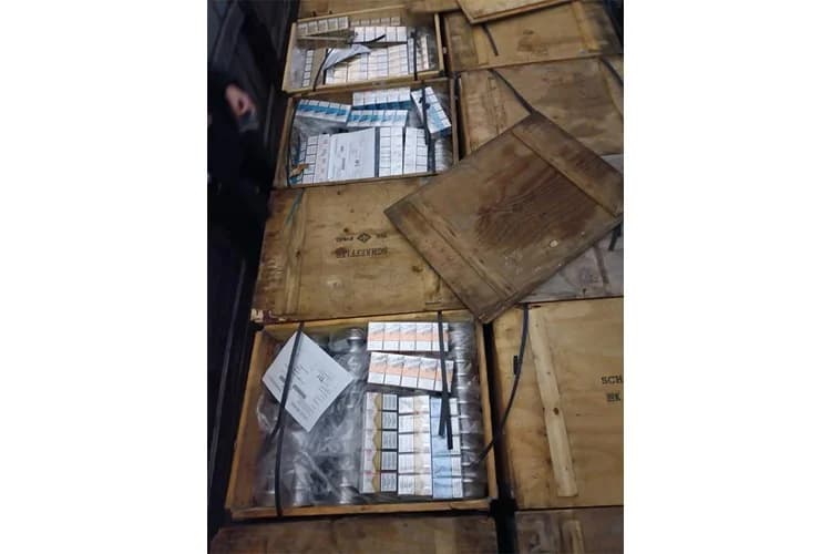 CARINICI OBJAVILI FOTKE: Velika zapljena cigara u Sl. Brodu