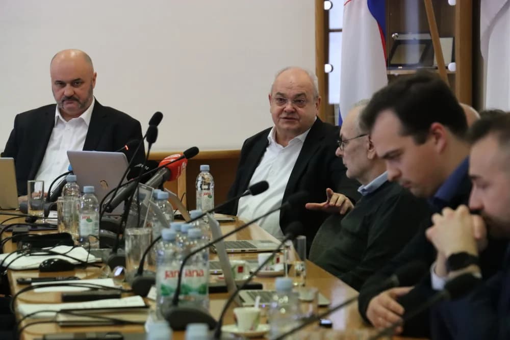 ODRŽANA IZVANREDNA SJEDNICA: Evo koje odluke je donijelo brodsko Gradsko vijeće