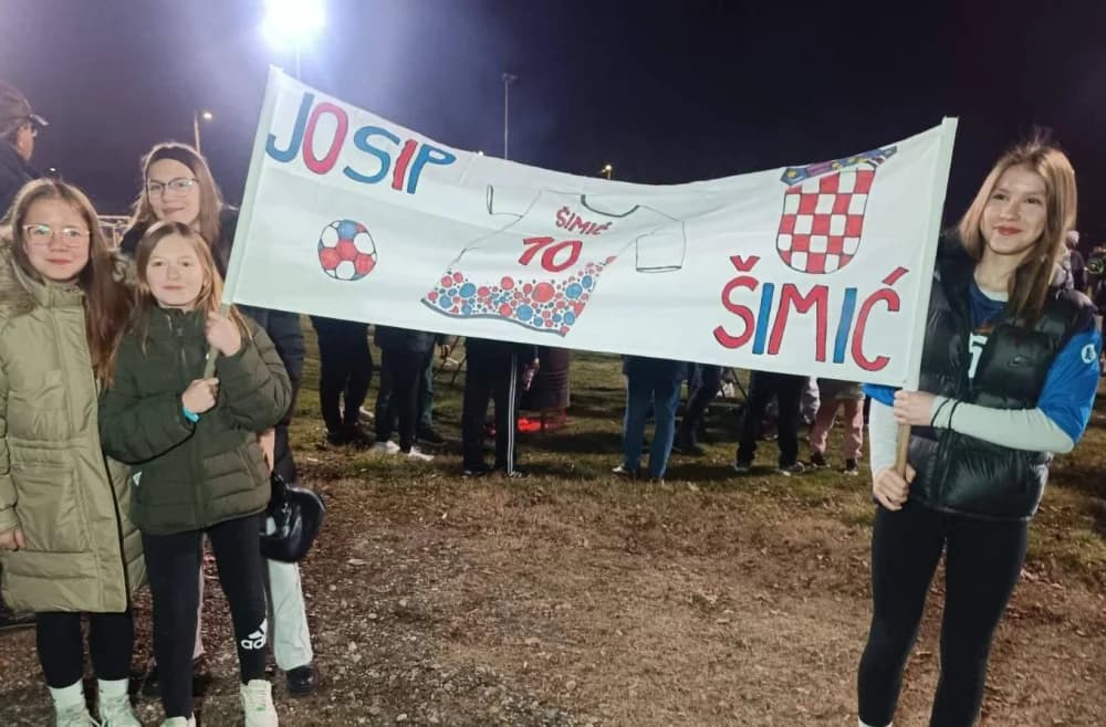 DOČEK JOSIPA ŠIMIĆA U RODNOM MJESTU ZA PAMĆENJE - Ovako su mještani Kruševice dočekali svog svjetskog viceprvaka!