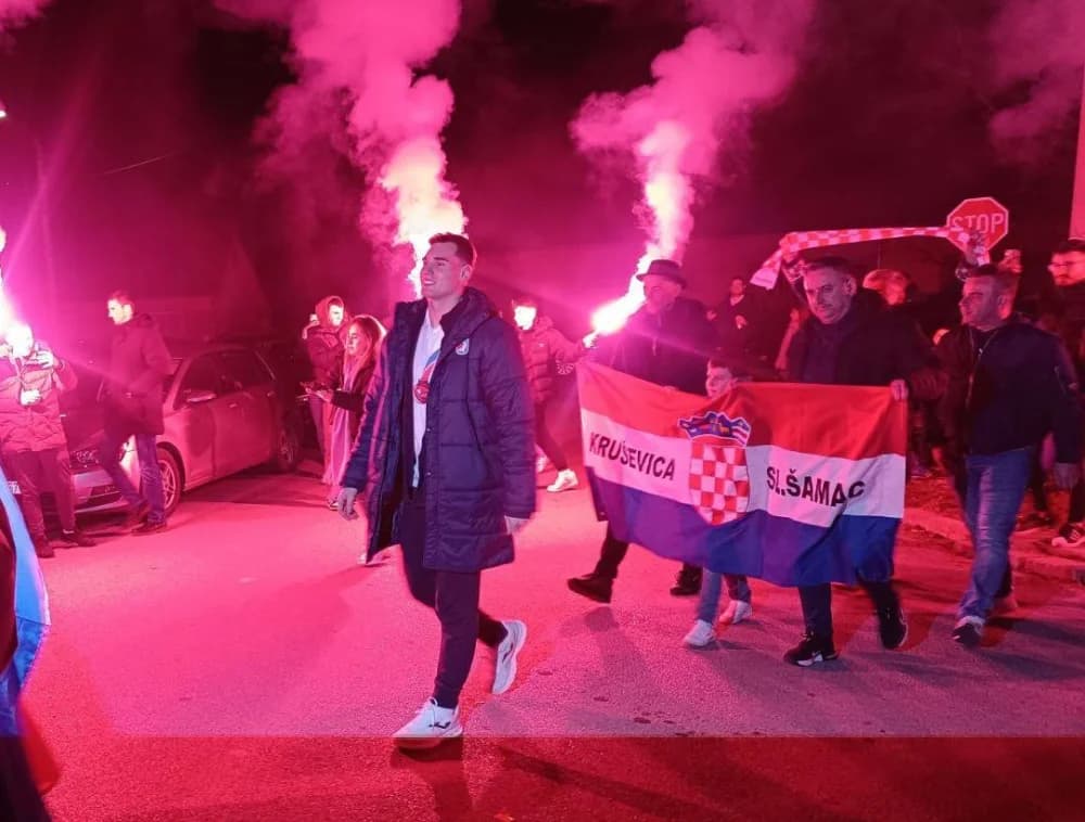 DOČEK JOSIPA ŠIMIĆA U RODNOM MJESTU ZA PAMĆENJE - Ovako su mještani Kruševice dočekali svog svjetskog viceprvaka!