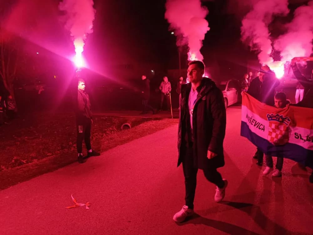 DOČEK JOSIPA ŠIMIĆA U RODNOM MJESTU ZA PAMĆENJE - Ovako su mještani Kruševice dočekali svog svjetskog viceprvaka!