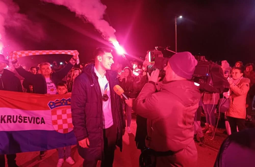 DOČEK JOSIPA ŠIMIĆA U RODNOM MJESTU ZA PAMĆENJE - Ovako su mještani Kruševice dočekali svog svjetskog viceprvaka!