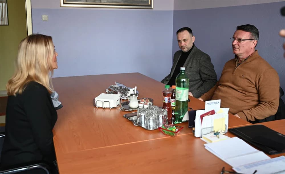 Županiv obilazak obrazovnih ustanova: Brodsko–posavska županija osnivač je 23 osnovne i deset srednjih škola
