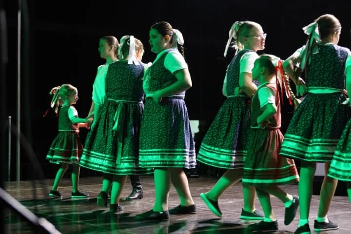 Uz Maju Šuput u Sibinju nastupilo više KUD-ova u prigodi obilježavanja Dana općine i Dana Osnovne škole Sibinjskih žrtava
