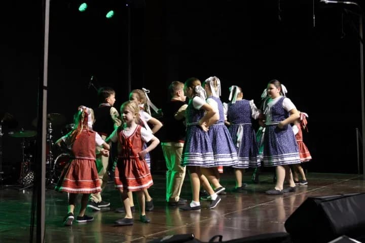 Uz Maju Šuput u Sibinju nastupilo više KUD-ova u prigodi obilježavanja Dana općine i Dana Osnovne škole Sibinjskih žrtava