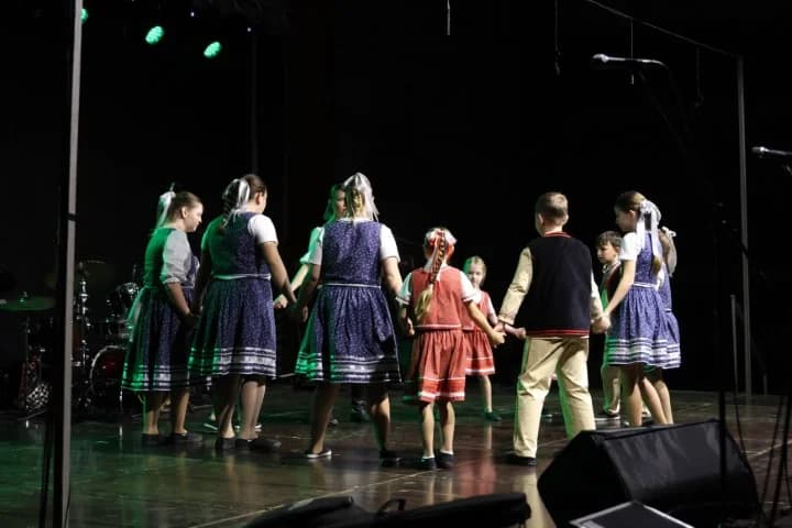 Uz Maju Šuput u Sibinju nastupilo više KUD-ova u prigodi obilježavanja Dana općine i Dana Osnovne škole Sibinjskih žrtava