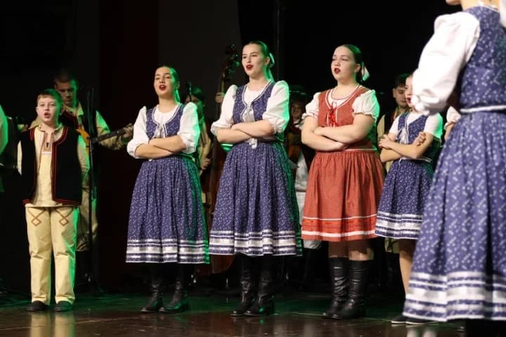 Uz Maju Šuput u Sibinju nastupilo više KUD-ova u prigodi obilježavanja Dana općine i Dana Osnovne škole Sibinjskih žrtava