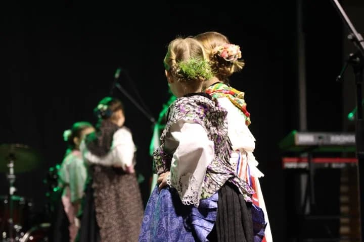 Uz Maju Šuput u Sibinju nastupilo više KUD-ova u prigodi obilježavanja Dana općine i Dana Osnovne škole Sibinjskih žrtava