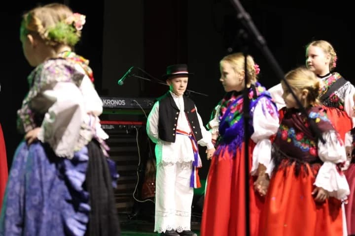 Uz Maju Šuput u Sibinju nastupilo više KUD-ova u prigodi obilježavanja Dana općine i Dana Osnovne škole Sibinjskih žrtava