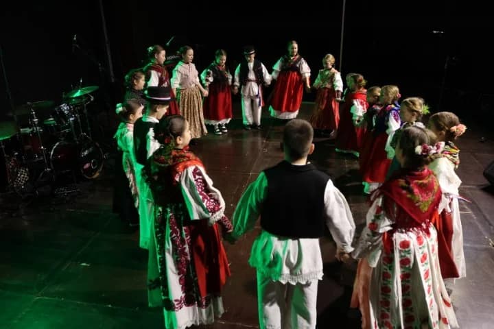 Uz Maju Šuput u Sibinju nastupilo više KUD-ova u prigodi obilježavanja Dana općine i Dana Osnovne škole Sibinjskih žrtava