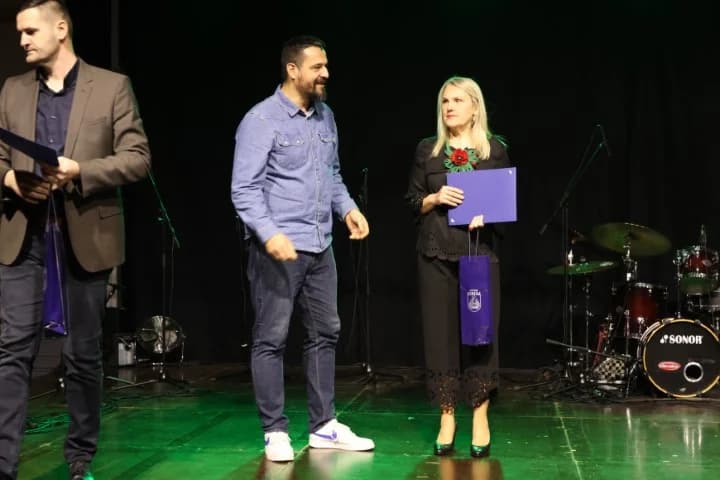Uz Maju Šuput u Sibinju nastupilo više KUD-ova u prigodi obilježavanja Dana općine i Dana Osnovne škole Sibinjskih žrtava