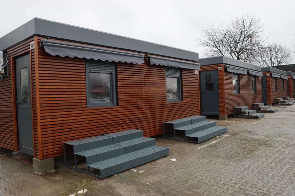 Montirani novi, moderniji prodajni objekti na Gradskom groblju