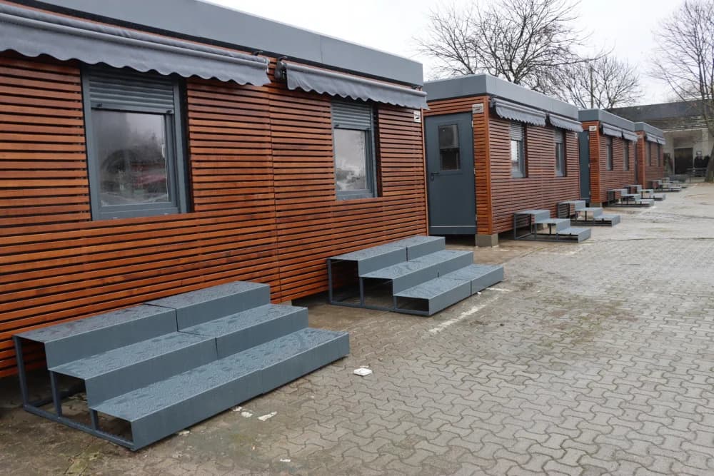 Montirani novi, moderniji prodajni objekti na Gradskom groblju