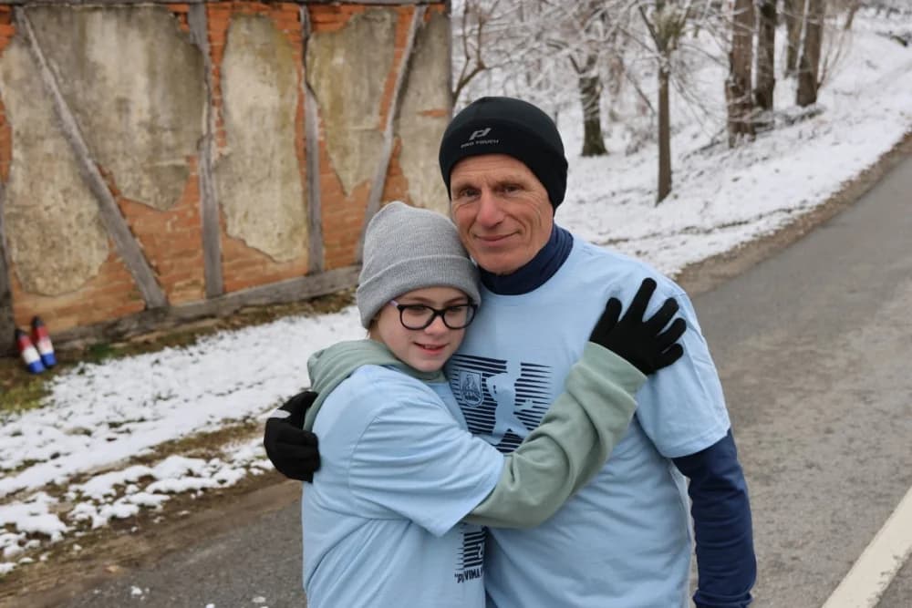 Trkači od najmlađih do najstarijih generacija sudjelovali na 11. polumaratonu “Putevima sibinjskih žrtava” okupio