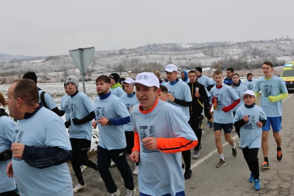 Trkači od najmlađih do najstarijih generacija sudjelovali na 11. polumaratonu “Putevima sibinjskih žrtava” okupio
