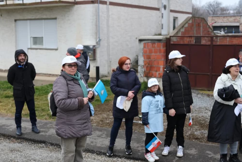 Trkači od najmlađih do najstarijih generacija sudjelovali na 11. polumaratonu “Putevima sibinjskih žrtava” okupio