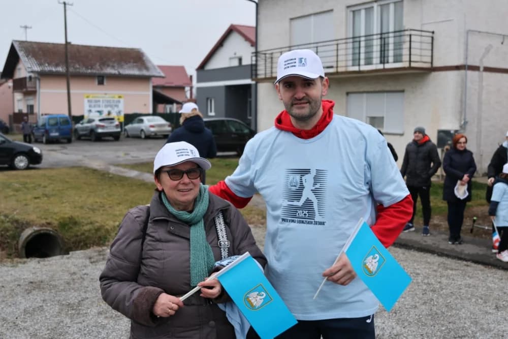 Trkači od najmlađih do najstarijih generacija sudjelovali na 11. polumaratonu “Putevima sibinjskih žrtava” okupio
