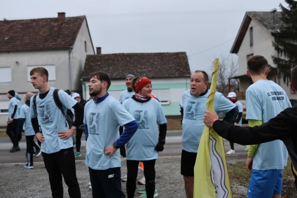 Trkači od najmlađih do najstarijih generacija sudjelovali na 11. polumaratonu “Putevima sibinjskih žrtava” okupio