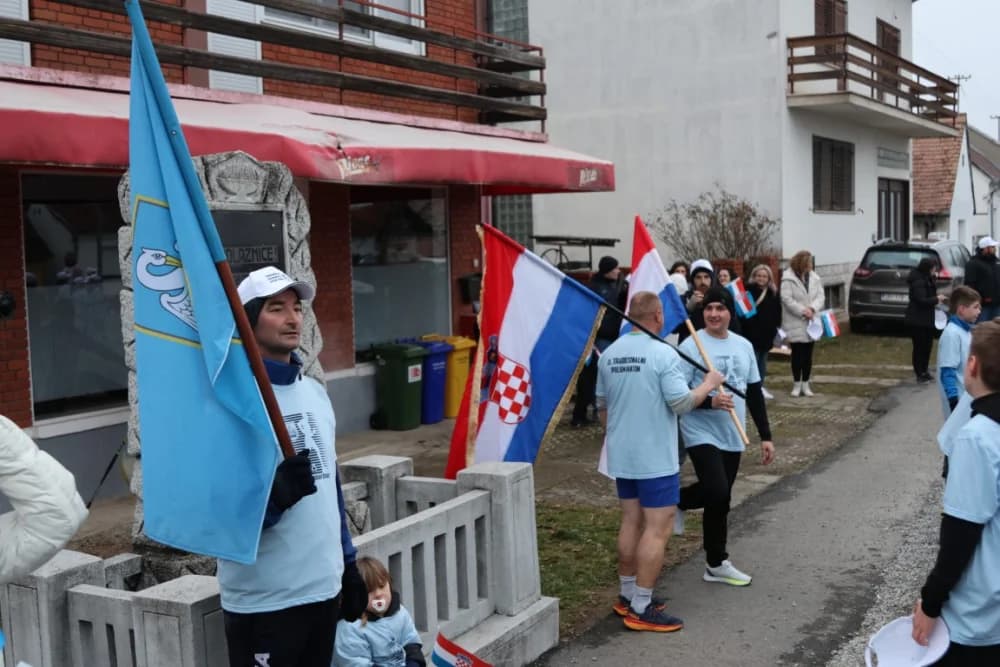 Trkači od najmlađih do najstarijih generacija sudjelovali na 11. polumaratonu “Putevima sibinjskih žrtava” okupio