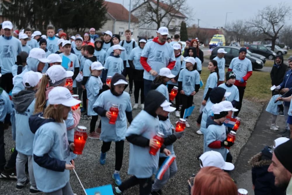 Trkači od najmlađih do najstarijih generacija sudjelovali na 11. polumaratonu “Putevima sibinjskih žrtava” okupio