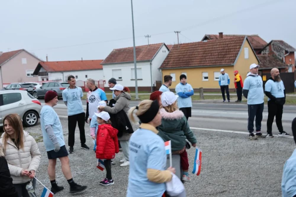 Trkači od najmlađih do najstarijih generacija sudjelovali na 11. polumaratonu “Putevima sibinjskih žrtava” okupio