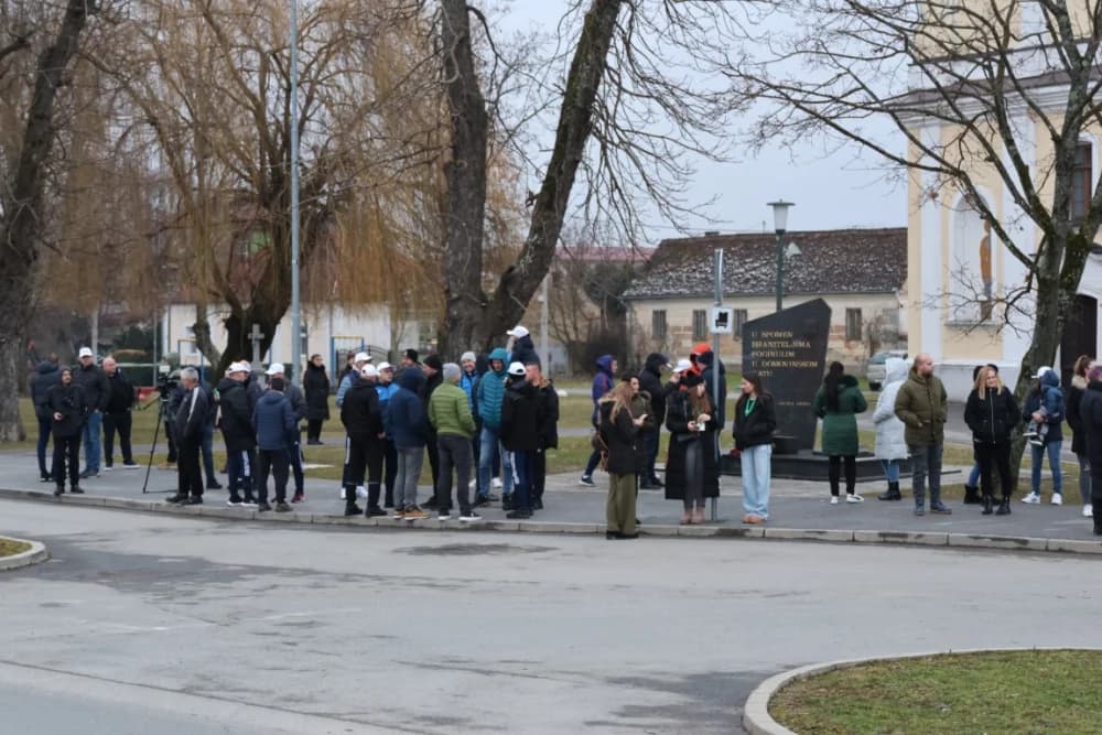Trkači od najmlađih do najstarijih generacija sudjelovali na 11. polumaratonu “Putevima sibinjskih žrtava” okupio