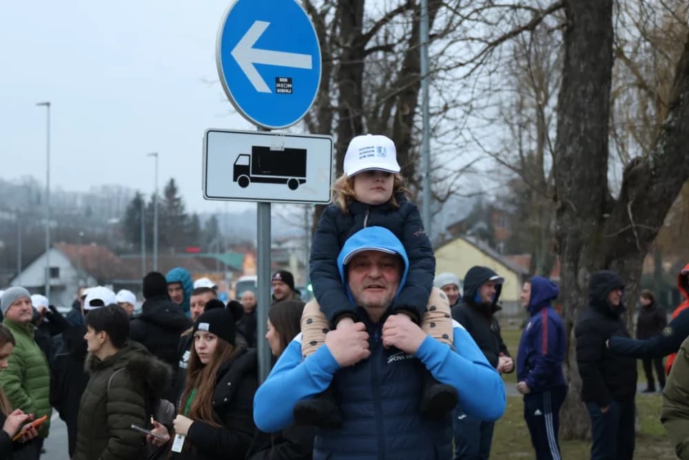 Trkači od najmlađih do najstarijih generacija sudjelovali na 11. polumaratonu “Putevima sibinjskih žrtava” okupio