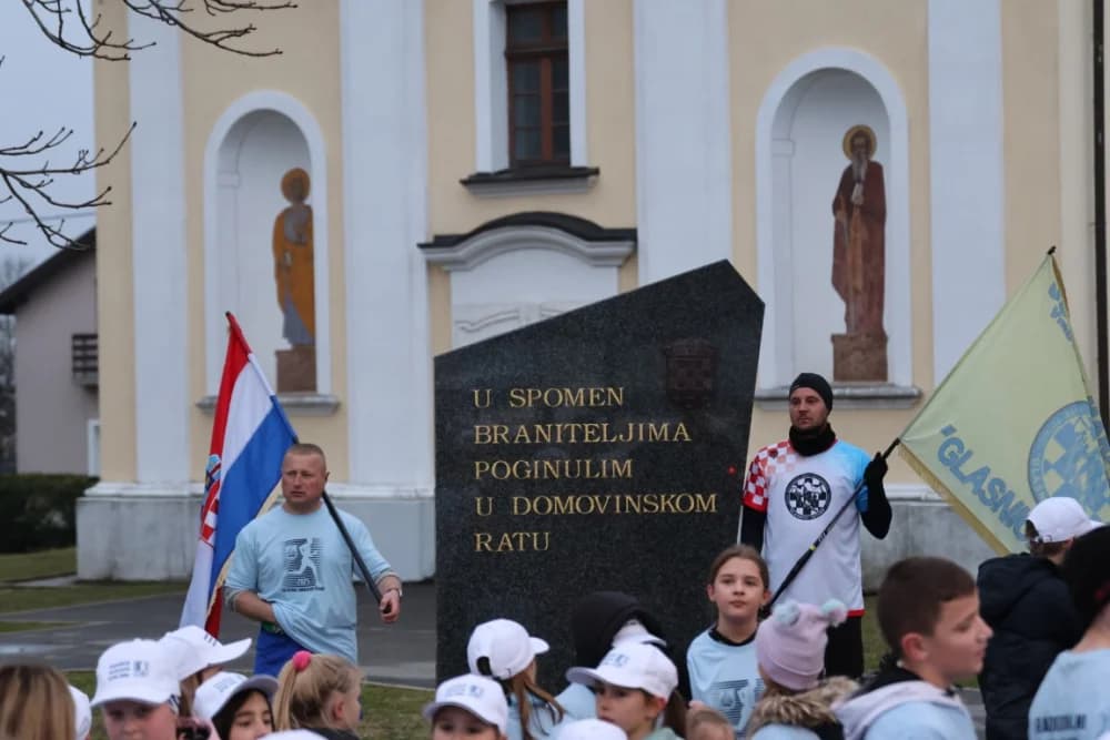 Trkači od najmlađih do najstarijih generacija sudjelovali na 11. polumaratonu “Putevima sibinjskih žrtava” okupio