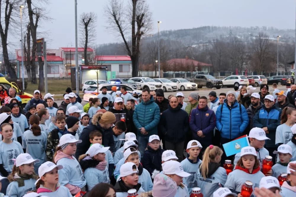 Trkači od najmlađih do najstarijih generacija sudjelovali na 11. polumaratonu “Putevima sibinjskih žrtava” okupio